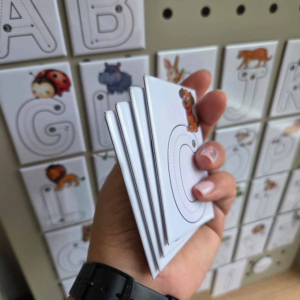 Set 31 magneti educativi alfabetul limbii romane majuscule – Scrie si Sterge + 2 markere cadou