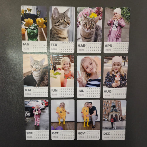 Calendar magnetic personalizat cu 12 poze