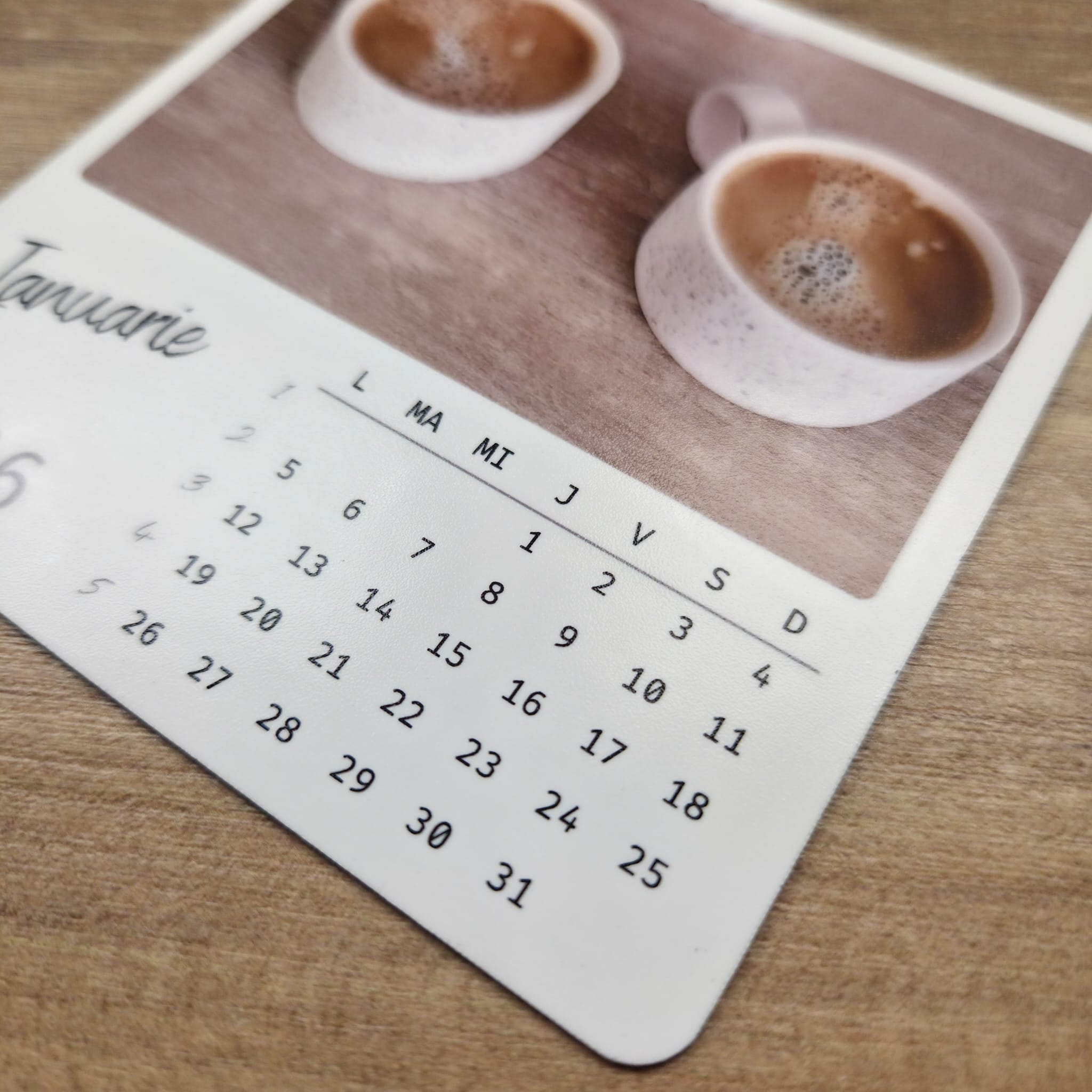 Calendar magnetic personalizat cu 12 poze