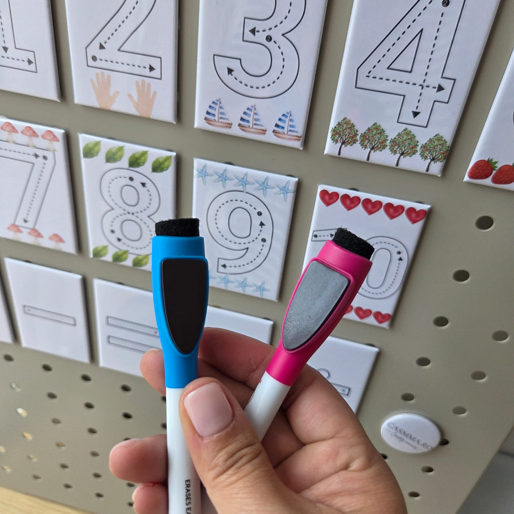 Set 16 magneti educativi cifre si semne matematice – Scrie si Sterge + 2 markere cadou